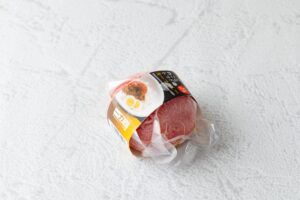 「丸ごとトマトのキーマカレー」の販売時のパッケージ