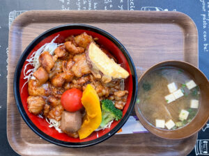 和牛ホルモン丼