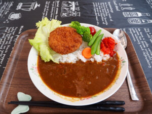 メンチカツカレー