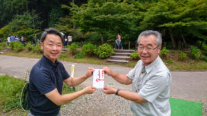 剛さんと、当時の白谷地区自治会長さん