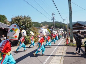 杵振り踊りの様子