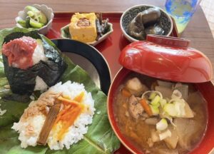 ランチで提供される『おにぎり膳』