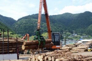 『東濃ヒノキ白川市場協同組合』の様子