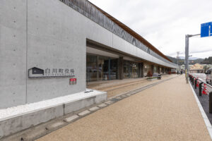 県道側から撮影した新庁舎