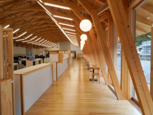 2階の窓口があるスペース