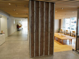 木でできたような柱