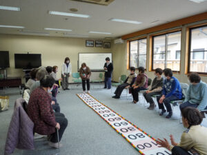 サロンでのレクリエーションの様子