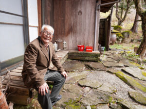 笑顔でお話する義和さん