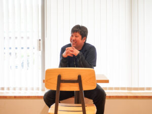 試飲した笑顔の役場職員の方