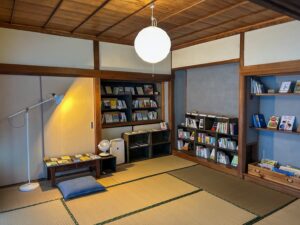 hakusenbooksの店内の様子